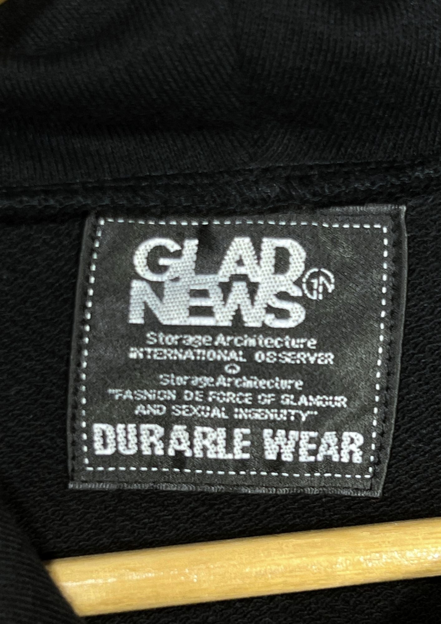 2000s GLAD NEWS 'Batwings Skull' Zip Up Hoodie (Ladies M)