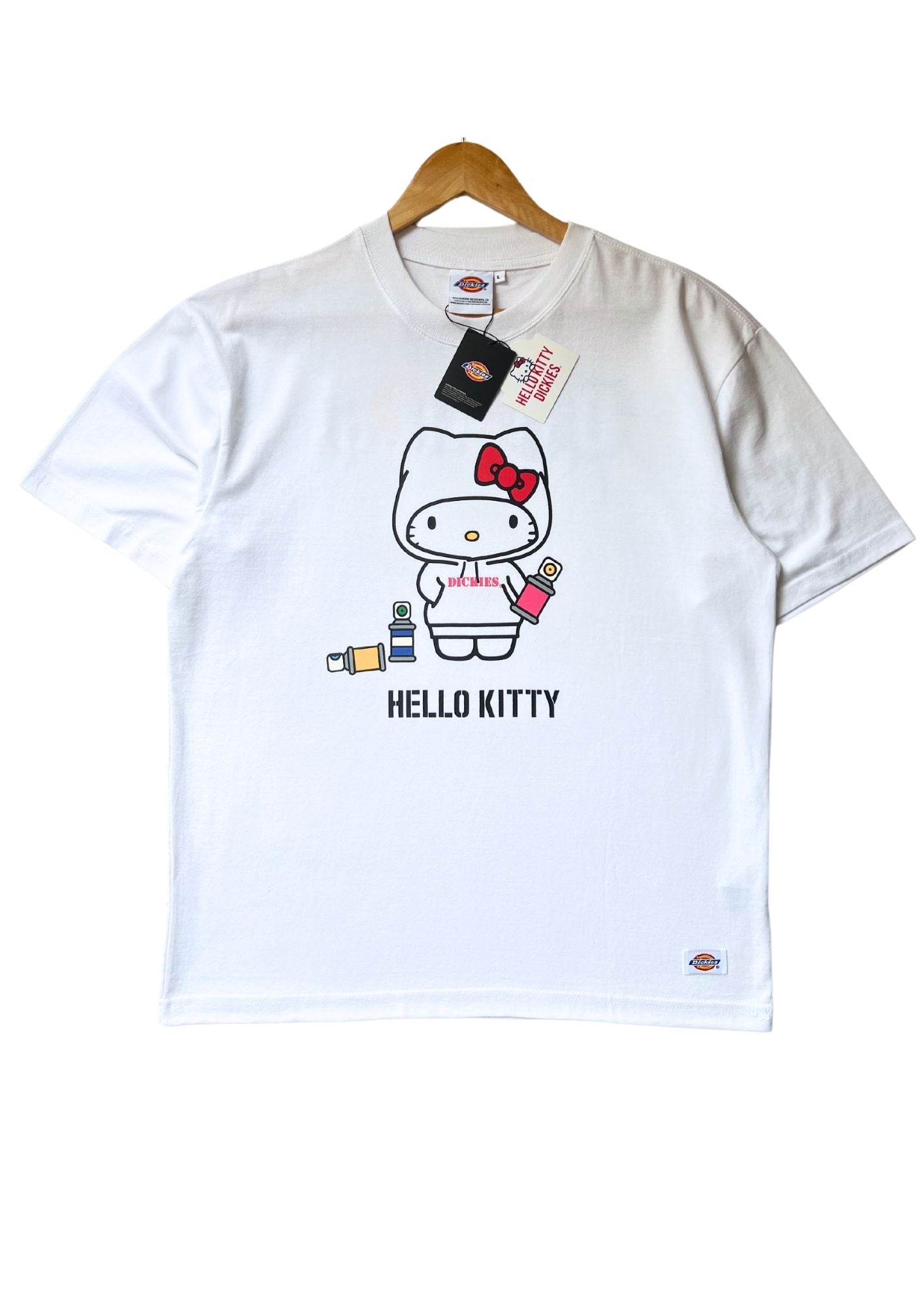 2018 Hello Kitty x Dickies 'Spray Painting Hello Kitty' T-shirt (Mens L)