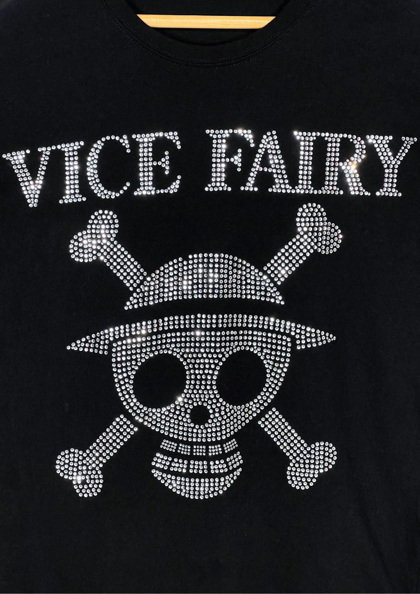 2010 One Piece x VICE FAIRY Straw Hat Crew Pirate Flag Rhinesestone T-shirt