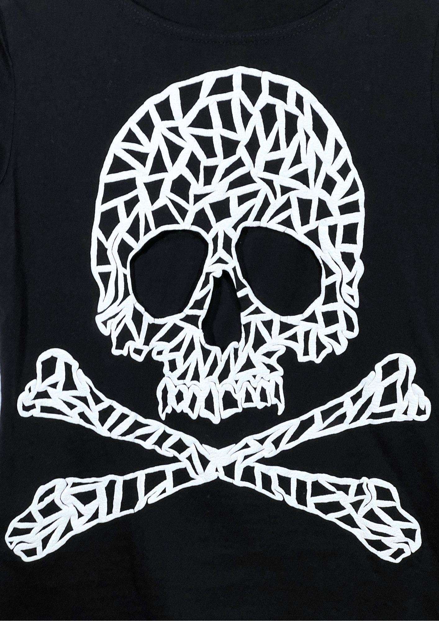 2000s Vintage GLAD NEWS 'Cut Out Skull' T-shirt (Ladies M)