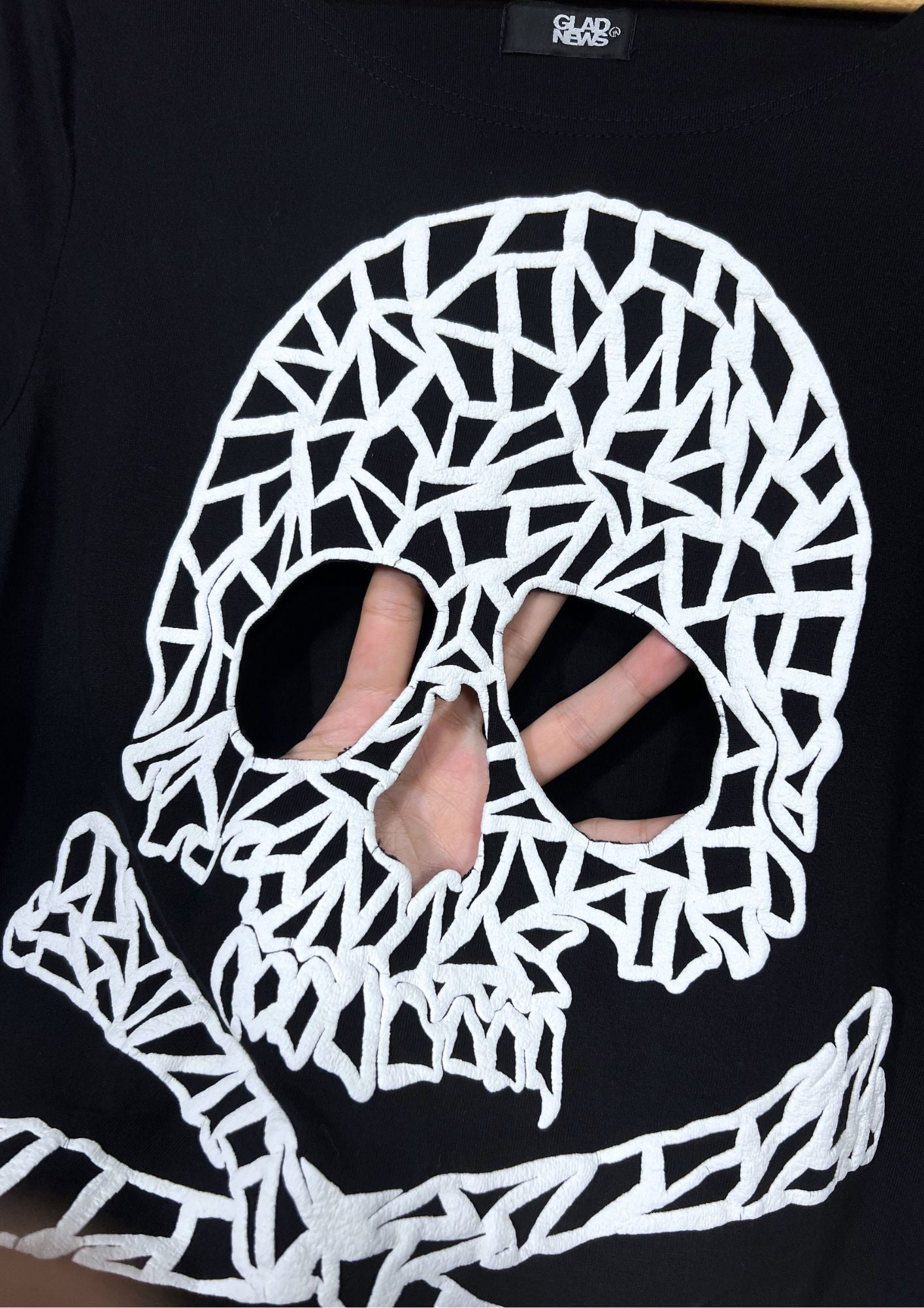 2000s Vintage GLAD NEWS 'Cut Out Skull' T-shirt (Ladies M)