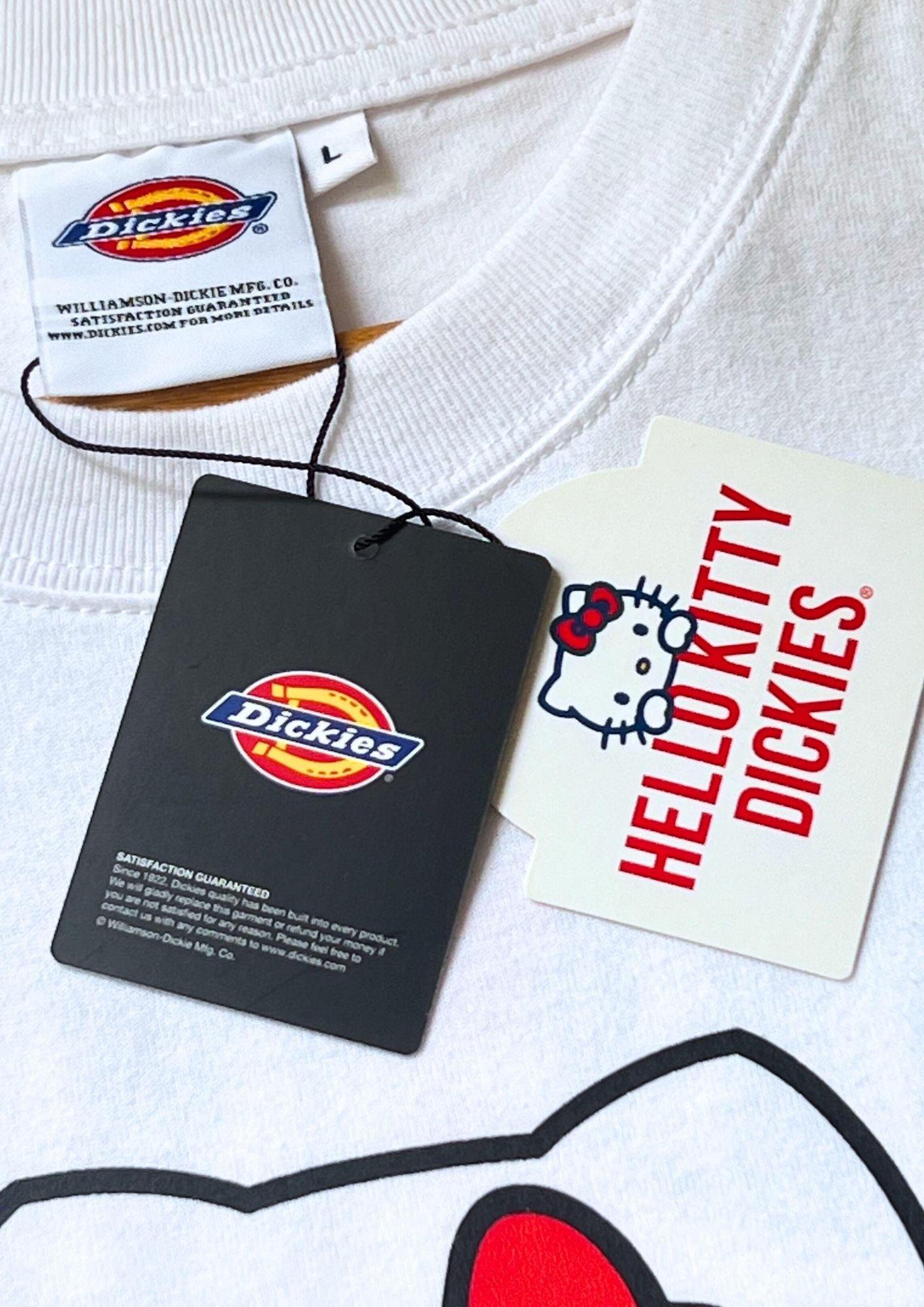 2018 Hello Kitty x Dickies 'Spray Painting Hello Kitty' T-shirt (Mens L)