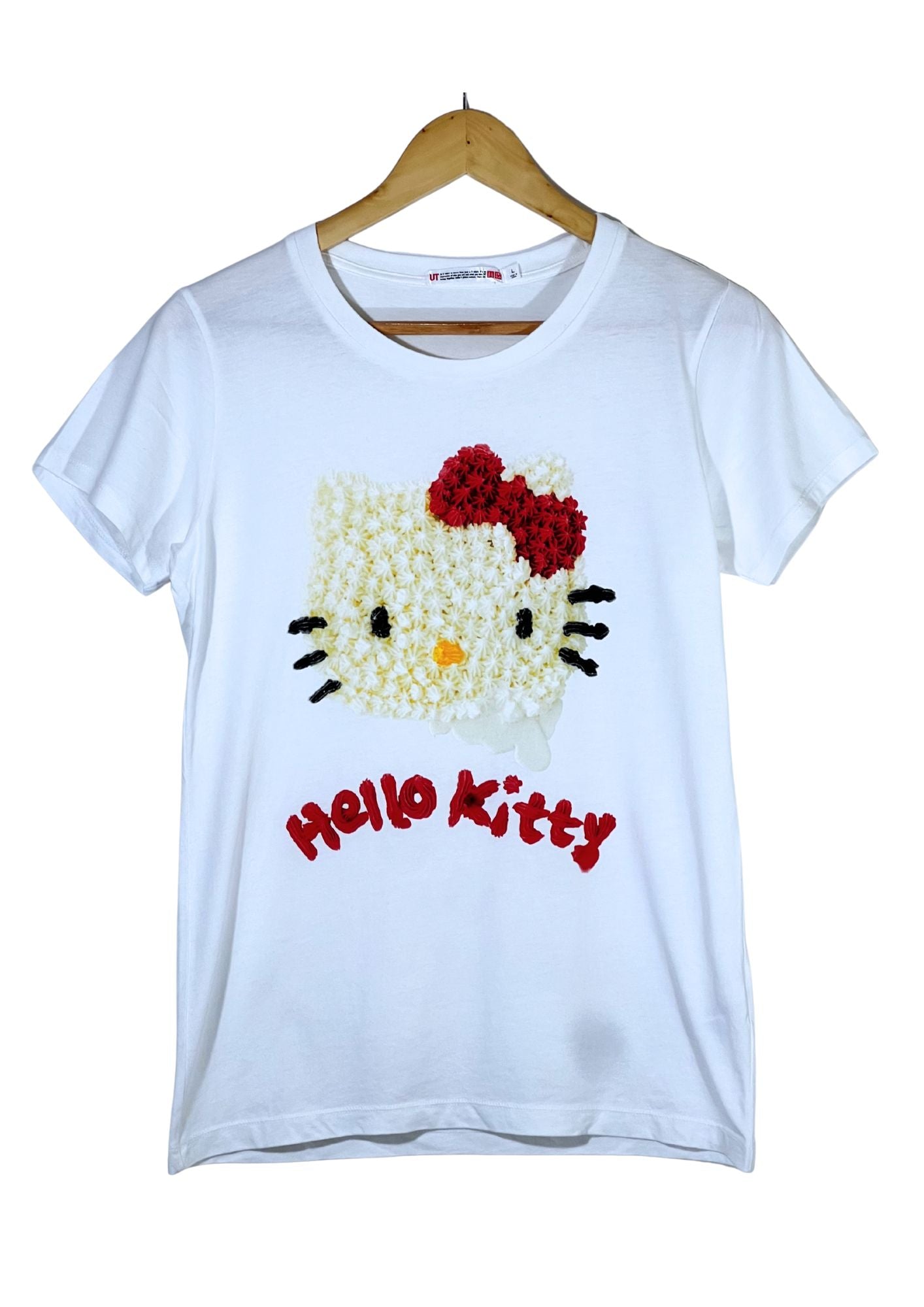 2012 Sanrio Hello Kitty x UT 'Hello Kitty Cake’ T-shirt (Ladies M)